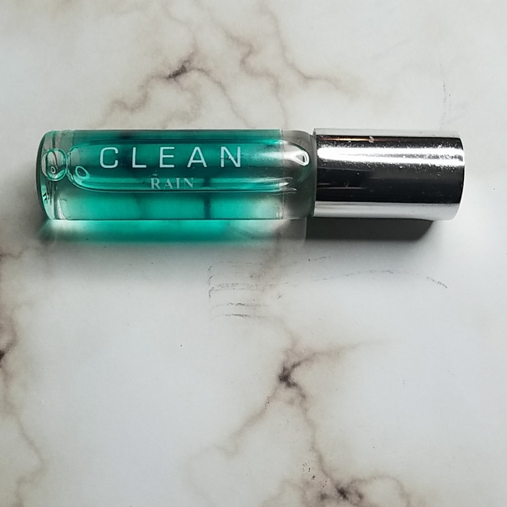 Clean Rain rollerball fragrance